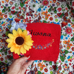 czerwony ręcznik z haftowanym imieniem iwona